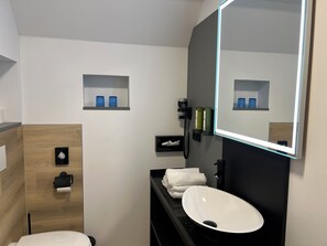 Superior Double Room | Bathroom