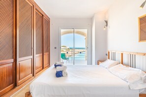 4 bedrooms, free WiFi, bed sheets - Villa Voramar with sea views. Cala D'Or (Cala d´Or)
