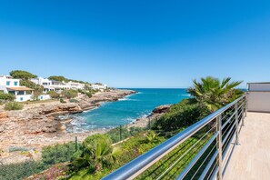 Property grounds - Villa Voramar with sea views. Cala D'Or (Cala d´Or)