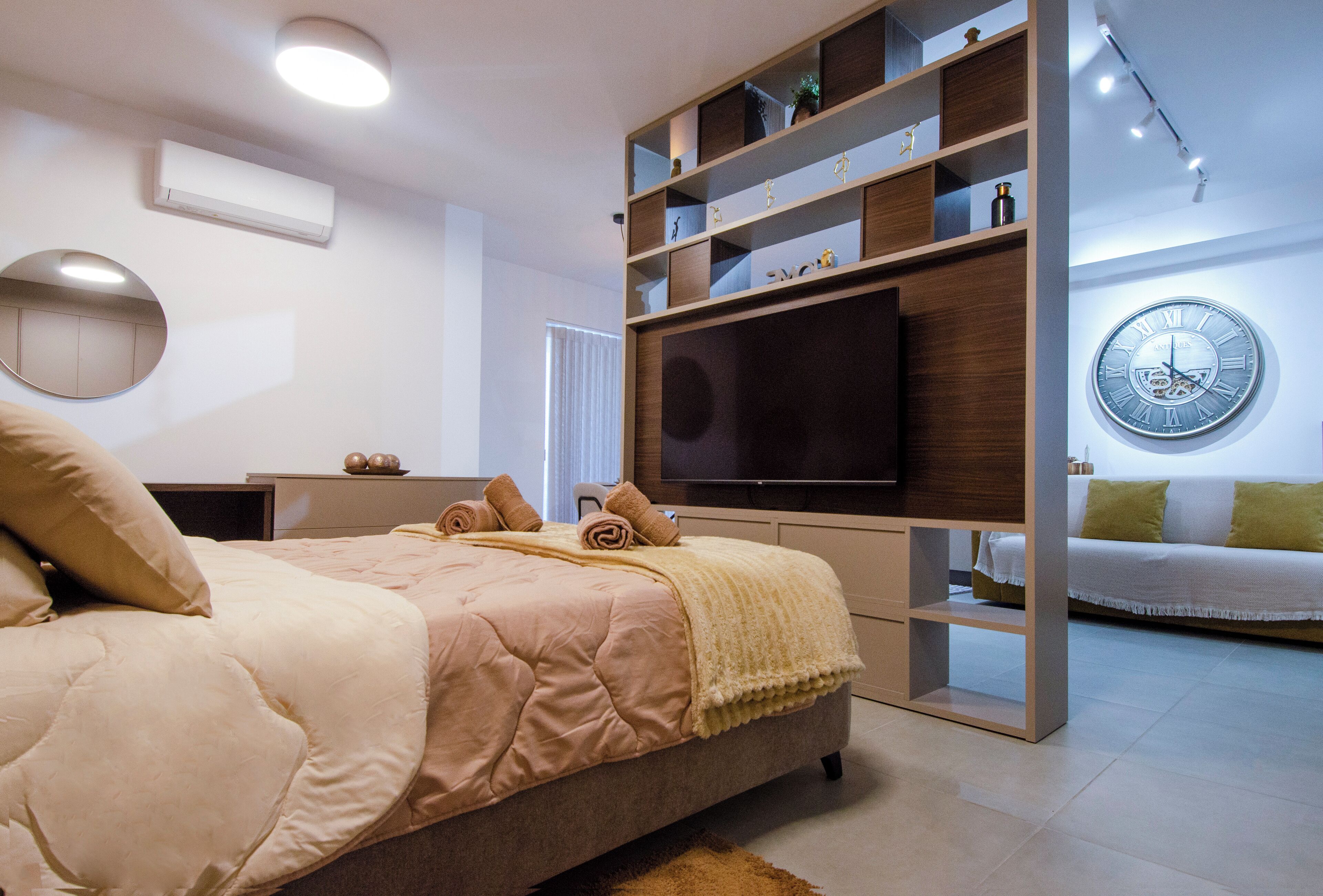 1 slaapkamer, een strijkplank/strijkijzer, wifi, beddengoed