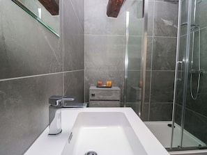 Shower - Bobtail Cottage (Kendal)