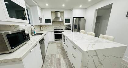 Cozy Modern 3BR With Free Parking Fast Wifi