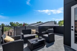 Terrace/patio - Prime location w/ Private Parking & Rooftop Patio (Seattle)