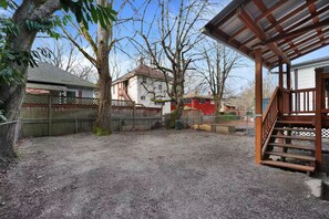 Property grounds - Remodeled Craftsman in Central District w/ Parking (Seattle)