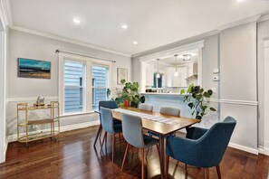 Dining - Remodeled Craftsman in Central District w/ Parking (Seattle)