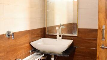 Deluxe Cottage, Garden View | Bathroom