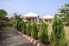 المنشأة من الخارج