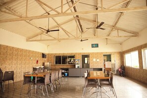 Restaurant - Vanray Farm And Resort (Talala)