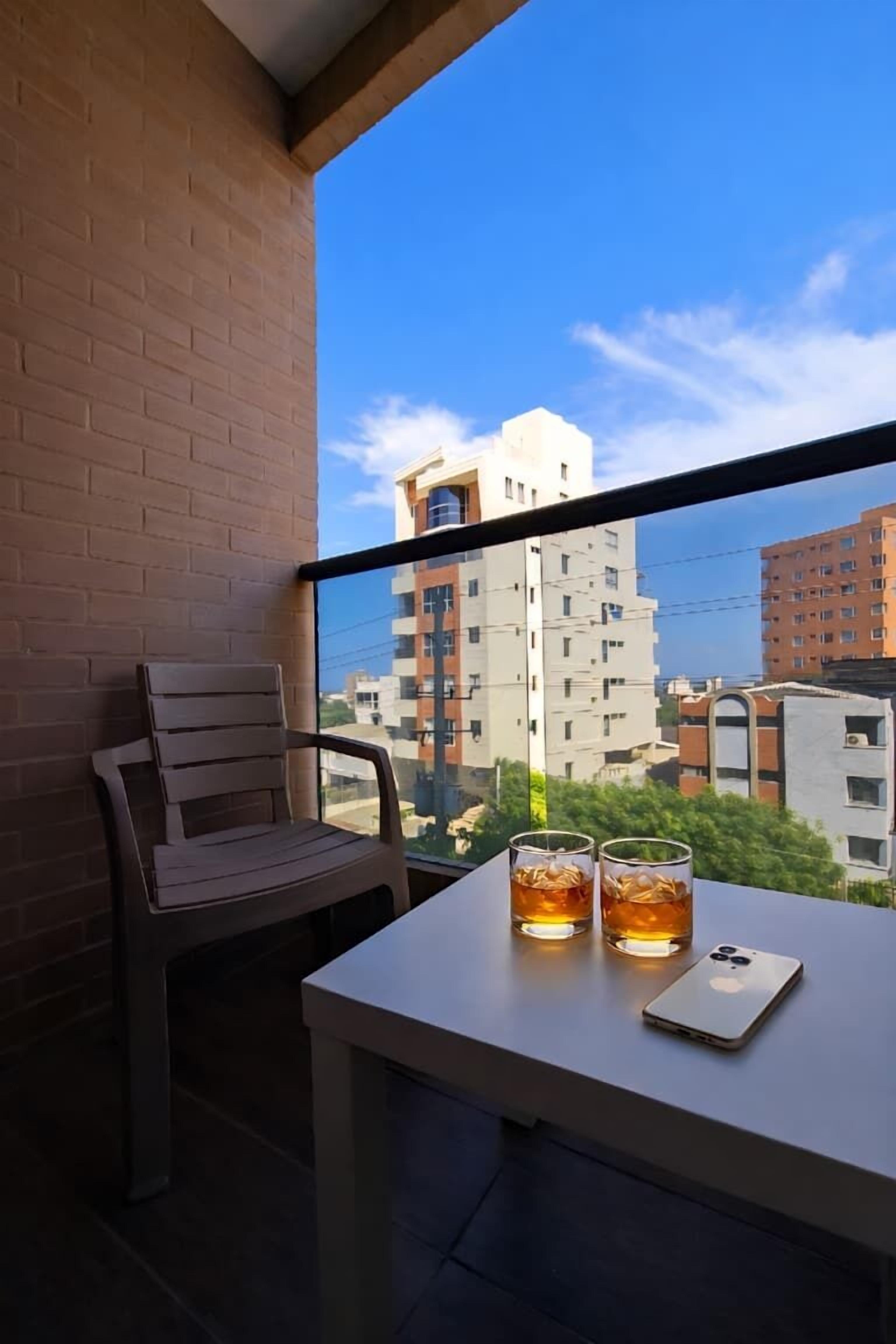 Deluxe-Apartment, Balkon, Stadtblick | Terrasse/Patio