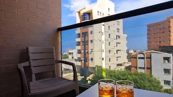 Deluxe-huoneisto, parveke, kaupunkinäköala | Terassi/patio