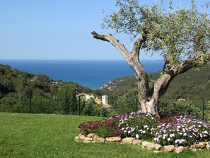 Property grounds - Villa 'Brun' with Sea View, Private Pool and Wi-Fi (Sa Riera)