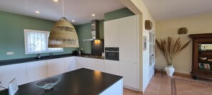 Fridge, microwave, oven, stovetop - Villa 'Brun' with Sea View, Private Pool and Wi-Fi (Sa Riera)