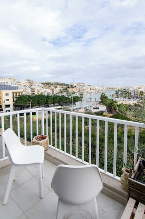 Property grounds - Cosy Family Apartment near the Promenade in Marsascala (Wied il-Għajn)