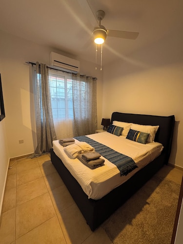 2-bedroom apartment in pleasant Agios Tychonas with AC