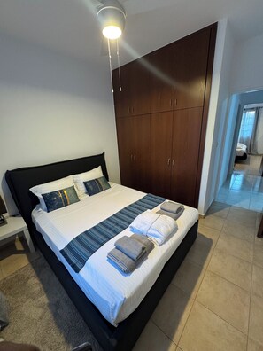 2 slaapkamers, een strijkplank/strijkijzer, gratis wifi, beddengoed