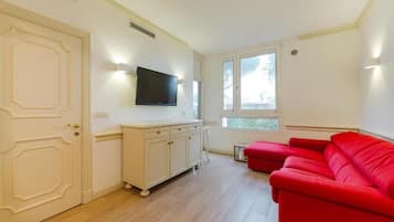 Deluxe-Apartment, Blick auf den Innenhof | Wohnbereich