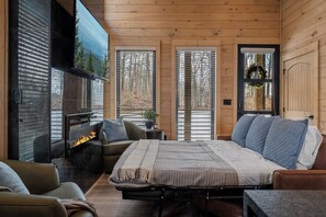 2 bedrooms, desk, iron/ironing board, travel cot - Hot Tub w/ Panoramic Views + Indoor Pool (Sevierville)