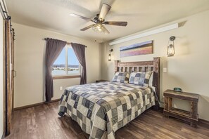 2 bedrooms, iron/ironing board, WiFi, bed sheets - 2BR Family Cabin Near Yellowstone (Island Park)