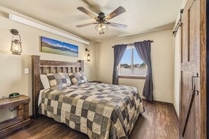 2 bedrooms, iron/ironing board, WiFi, bed sheets - 2BR Family Cabin Near Yellowstone (Island Park)