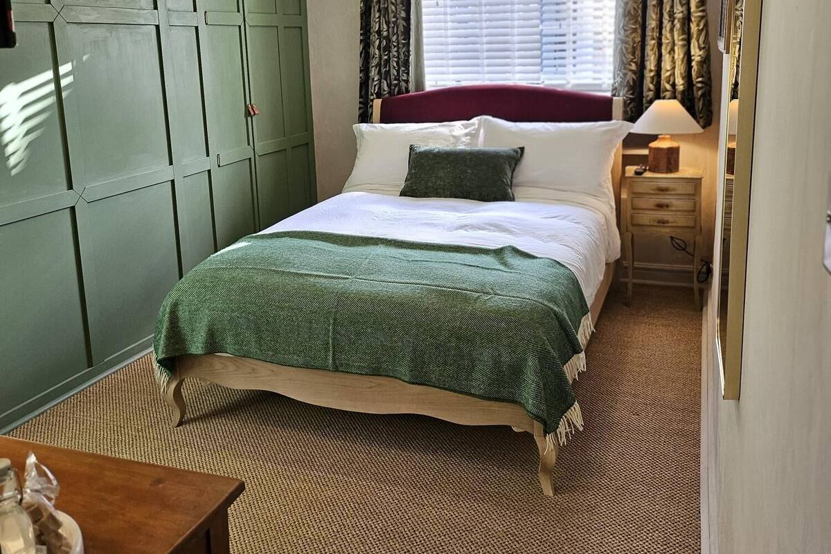Classic Double Room, Ensuite (Ground floor) | WiFi (free)