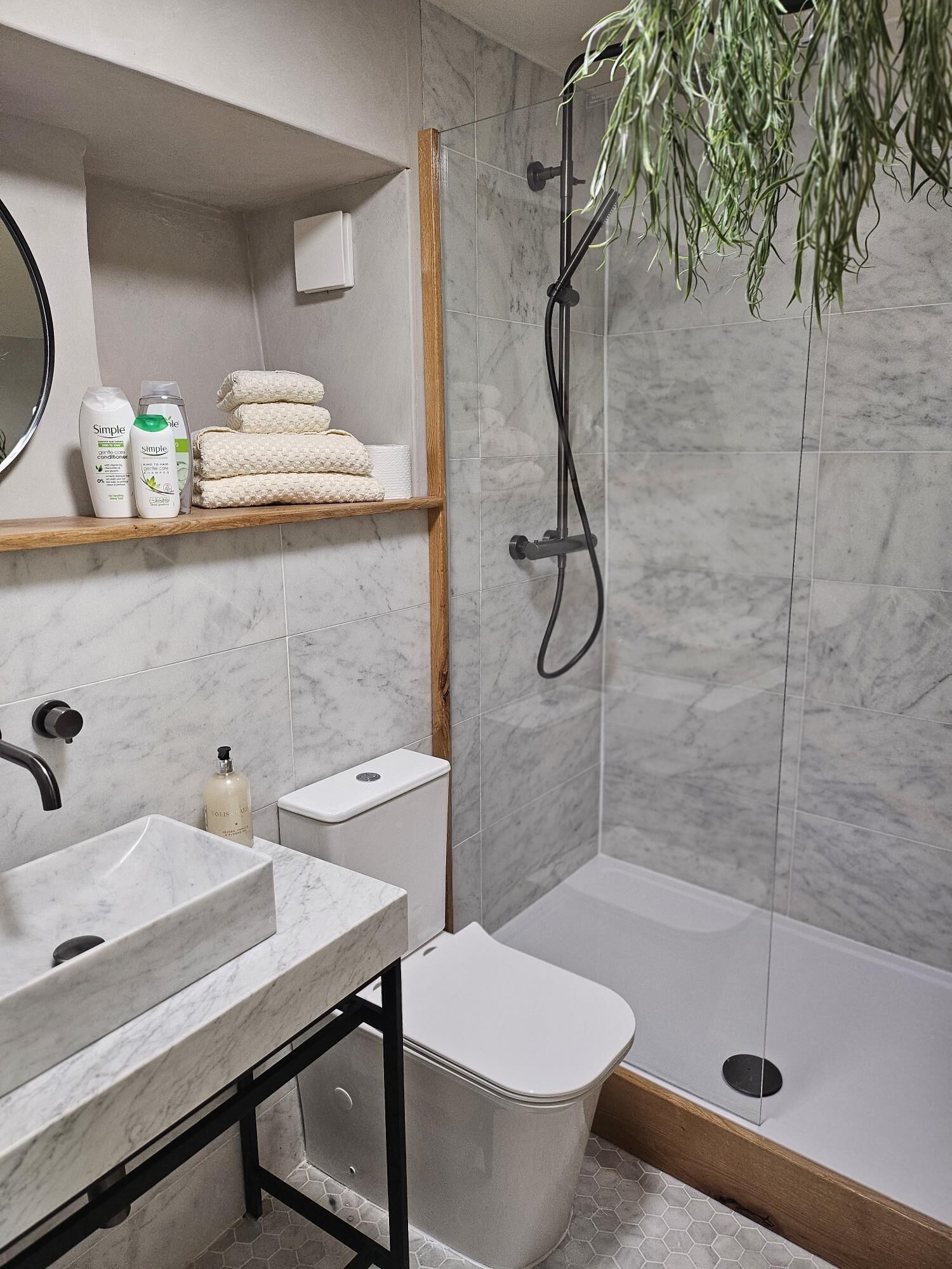Classic Double Room, Ensuite (Ground floor) | Bathroom | Shower, hair dryer, towels, soap