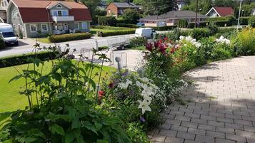 Apartment, 2 Bedrooms, Balcony, Garden View | Property grounds