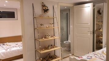 Apartment, 2 Bedrooms, Balcony, Garden View | Bathroom