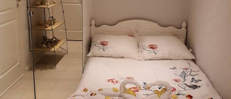 Apartment, 2 Bedrooms, Balcony, Garden View