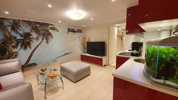 Apartment, 2 Bedrooms, Balcony, Garden View | Living room