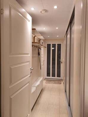 Departamento, 2 habitaciones, balcón, vista al jardín | Interior