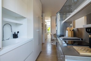 Private kitchen - Culture and Luxury 2bed Flat with Acropolis Views (Athina)