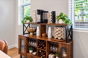 Interior - Stylish Tampa Home: Complimentary Coffee&Wine Bar (Tampa)