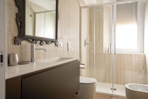 Shower, hair dryer, bidet, towels - Violin Suite (Pisa)