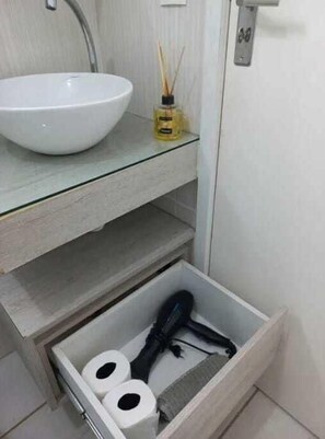 Shower, hair dryer, towels, toilet paper