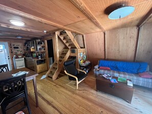 TV - Stratus Cabin (Monroe County)