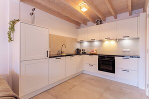 Fridge, microwave, dishwasher, toaster - Holiday home - Schoolstraat 6a | Vrouwenpolder (Vrouwenpolder)