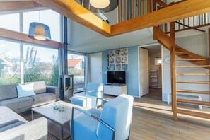 TV, fireplace - Zonnedorp 7 De Meerpaal in Renesse | Comfortable holiday house close to the beach (Renesse)