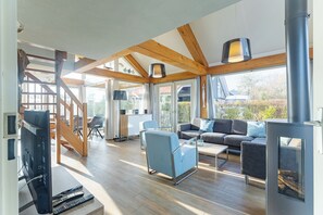 TV, fireplace - Zonnedorp 7 De Meerpaal in Renesse | Comfortable holiday house close to the beach (Renesse)