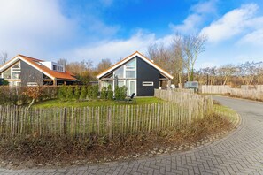 Exterior - Zonnedorp 1 Solskin Renesse | Beach Holiday in Modern Holiday Home (Renesse)