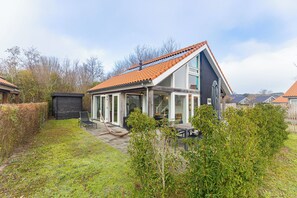Exterior - Zonnedorp 1 Solskin Renesse | Beach Holiday in Modern Holiday Home (Renesse)