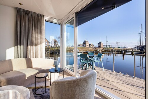 Houseboats Lemmer | Luxury stay on the water in Friesland