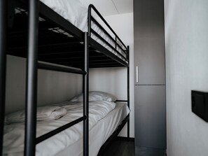 A bunk bed room with a built-in refrigerator. - Houseboat Havenlodge Plus Uitgeest 4 Persons (Uitgeest)