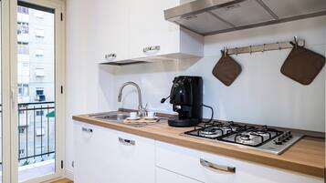 Apartamento clásico, vistas a la ciudad | Cocina privada