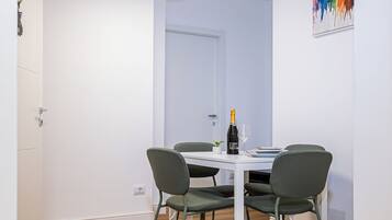 Apartamento clásico, vistas a la ciudad | Restauración