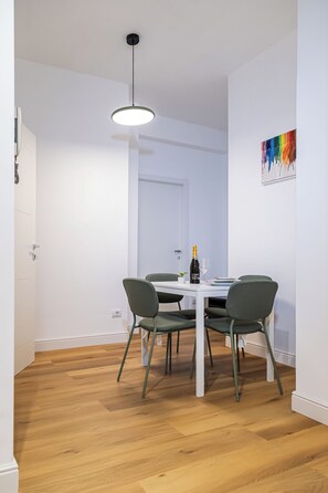 Classic-Apartment, Stadtblick | Speisen