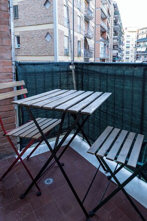 Condo clássico, vista para a cidade | Opções para refeição ao ar livre