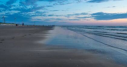 Houseboat Havenlodge Uitgeest for 4 persons