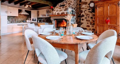 Old farmhouse with stunning views - 4 guests