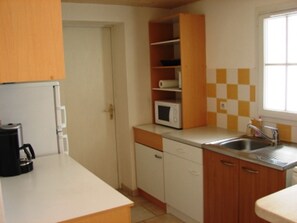 Fridge, microwave, oven, stovetop - Comfortable house near sea - 6 guests (Barbâtre)
