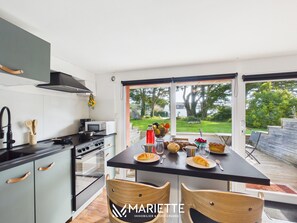 Fridge, microwave, oven, coffee/tea maker - -AVA- Charming T2 in Dourveil (Trégunc)